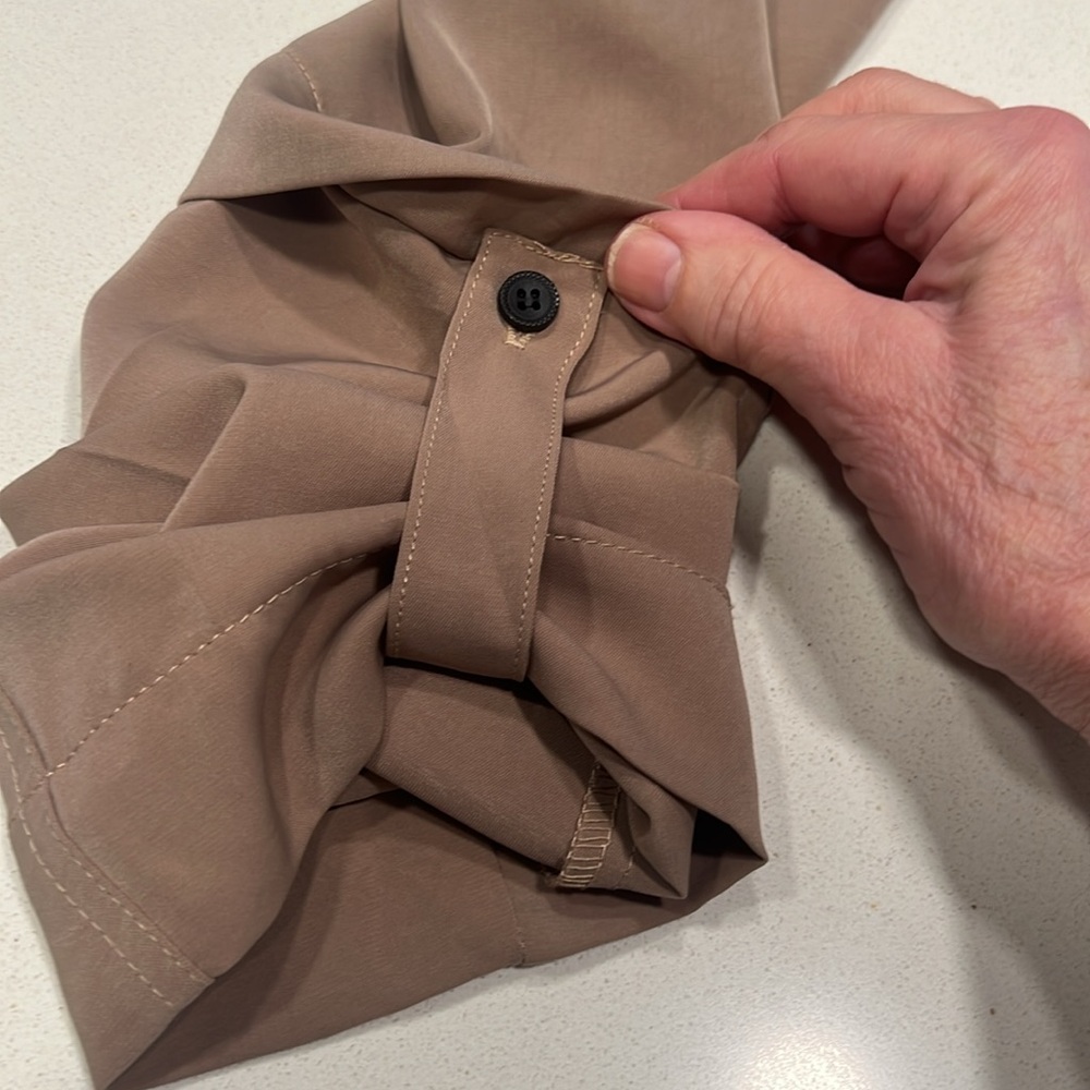 Light Weight Trench from Modern Citizen with crepe-like fabric - Picture 5 of 9